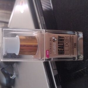 Covergirl Vitalist Healthy Elixir Foundation 720